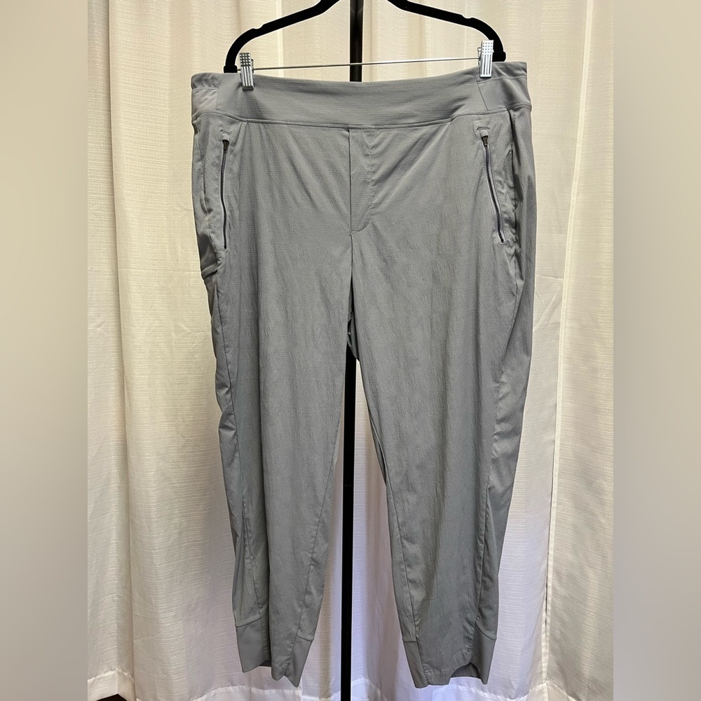 Athleta Trekkie North High Rise Jogger in grey | size 18